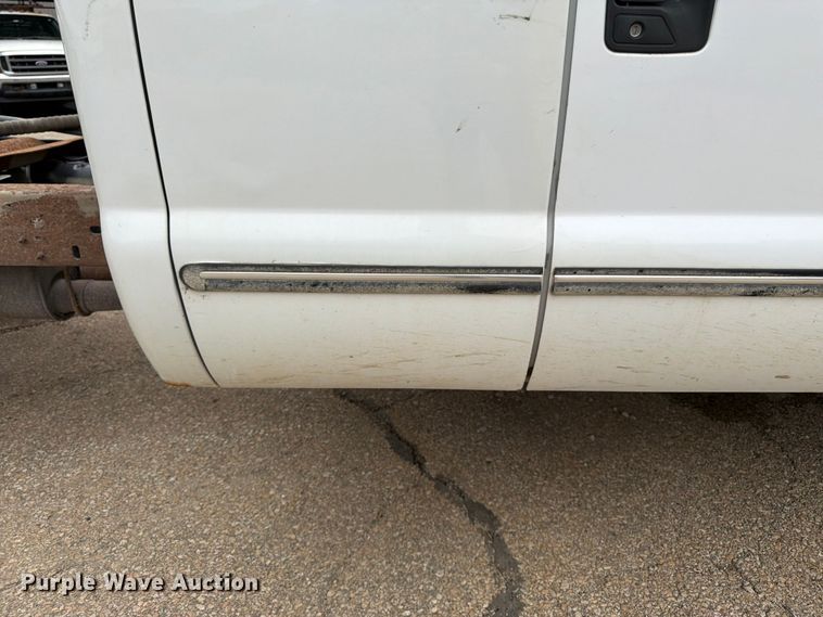 image for item FK3100 1999 Ford F250 Super Duty XLT Ext. Cab truck cab and chassis