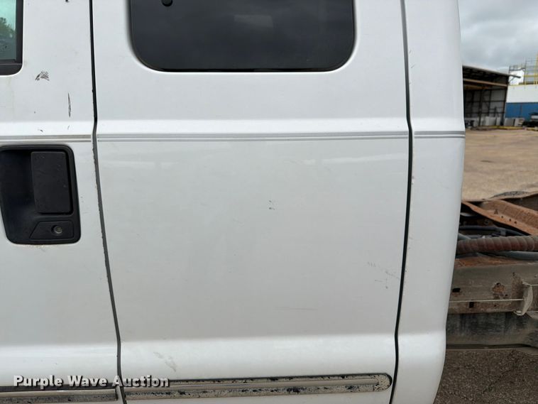 image for item FK3100 1999 Ford F250 Super Duty XLT Ext. Cab truck cab and chassis
