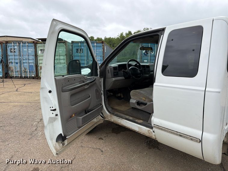 image for item FK3100 1999 Ford F250 Super Duty XLT Ext. Cab truck cab and chassis