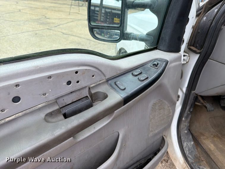 image for item FK3100 1999 Ford F250 Super Duty XLT Ext. Cab truck cab and chassis