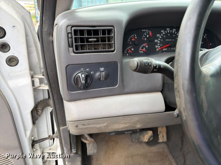 image for item FK3100 1999 Ford F250 Super Duty XLT Ext. Cab truck cab and chassis