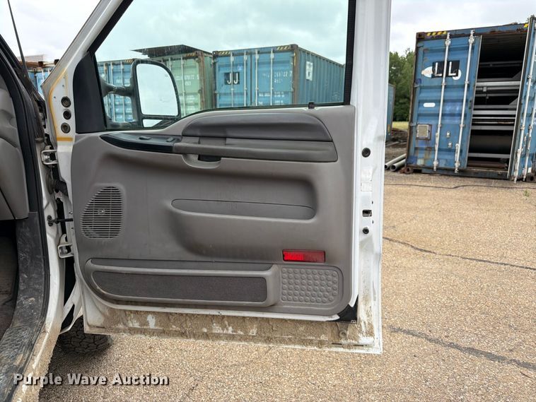 image for item FK3100 1999 Ford F250 Super Duty XLT Ext. Cab truck cab and chassis