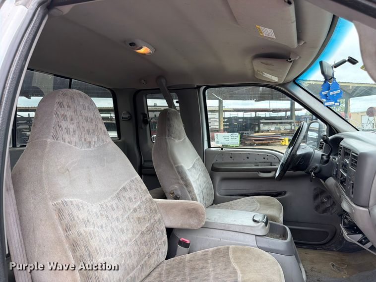 image for item FK3100 1999 Ford F250 Super Duty XLT Ext. Cab truck cab and chassis