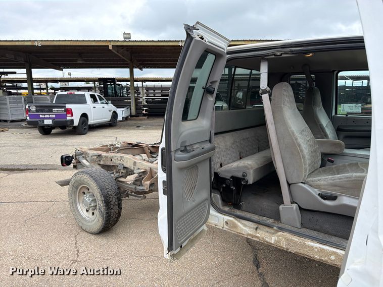 image for item FK3100 1999 Ford F250 Super Duty XLT Ext. Cab truck cab and chassis