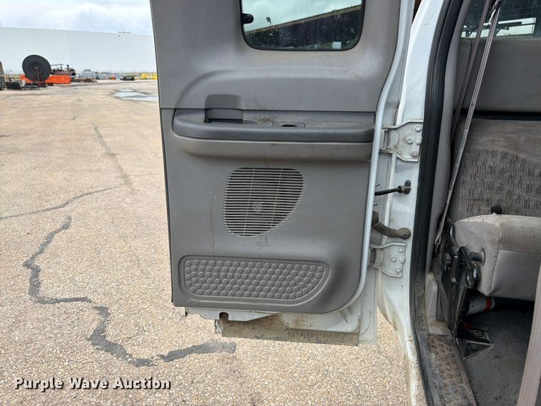 image for item FK3100 1999 Ford F250 Super Duty XLT Ext. Cab truck cab and chassis