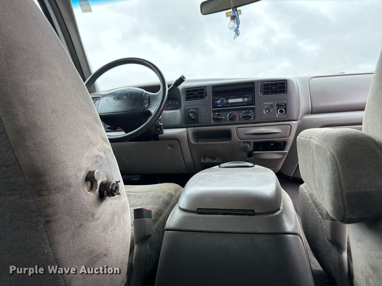 image for item FK3100 1999 Ford F250 Super Duty XLT Ext. Cab truck cab and chassis