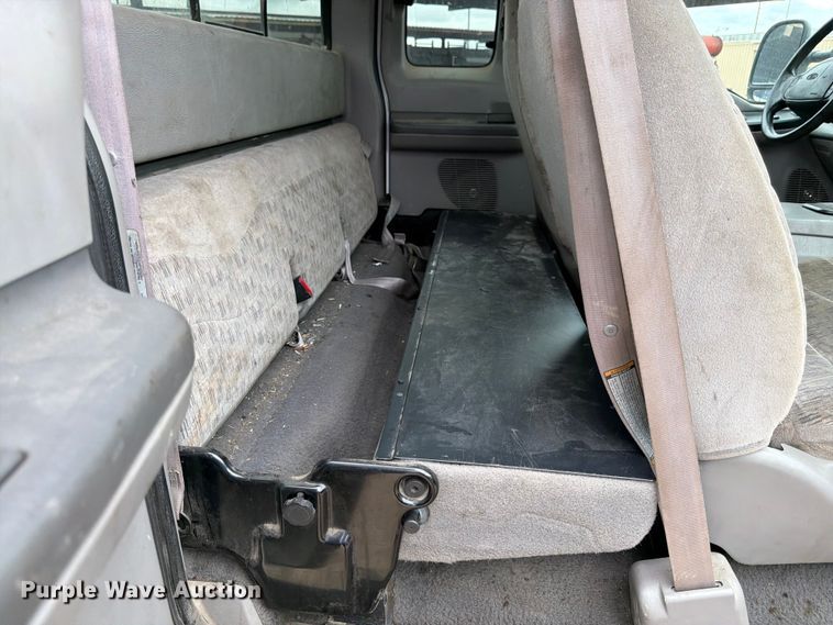 image for item FK3100 1999 Ford F250 Super Duty XLT Ext. Cab truck cab and chassis