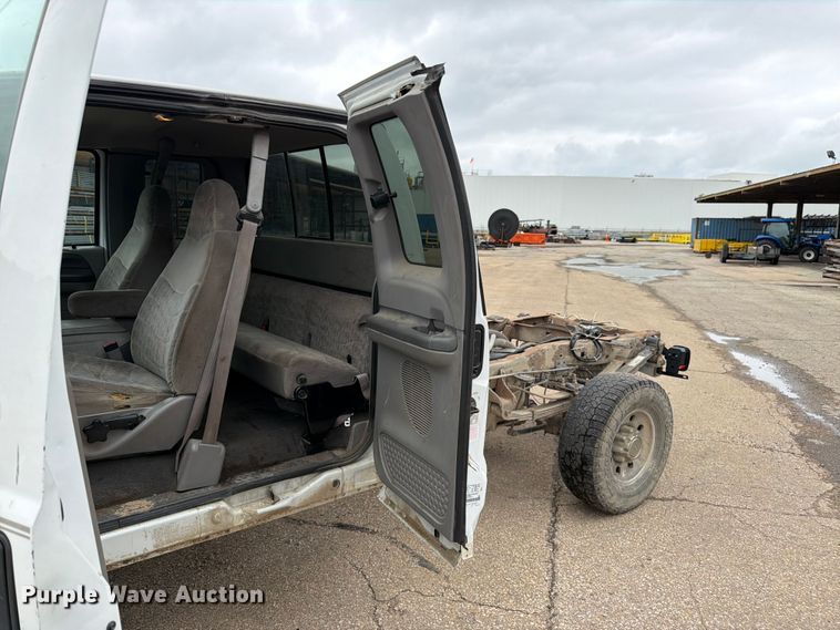 image for item FK3100 1999 Ford F250 Super Duty XLT Ext. Cab truck cab and chassis