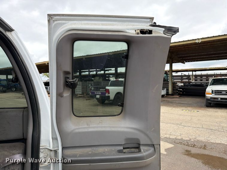 image for item FK3100 1999 Ford F250 Super Duty XLT Ext. Cab truck cab and chassis