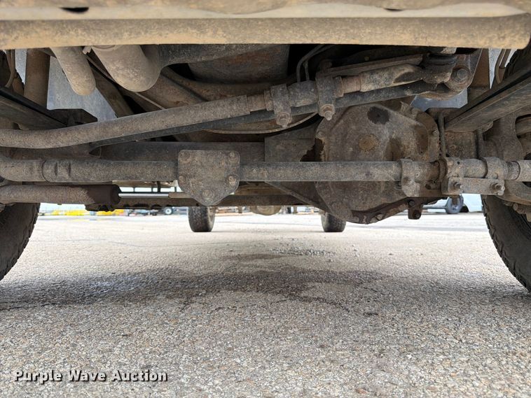 image for item FK3100 1999 Ford F250 Super Duty XLT Ext. Cab truck cab and chassis