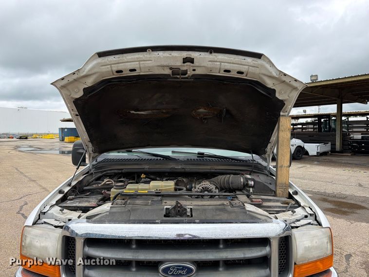 image for item FK3100 1999 Ford F250 Super Duty XLT Ext. Cab truck cab and chassis