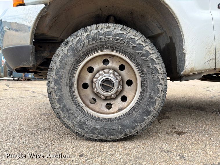 image for item FK3100 1999 Ford F250 Super Duty XLT Ext. Cab truck cab and chassis