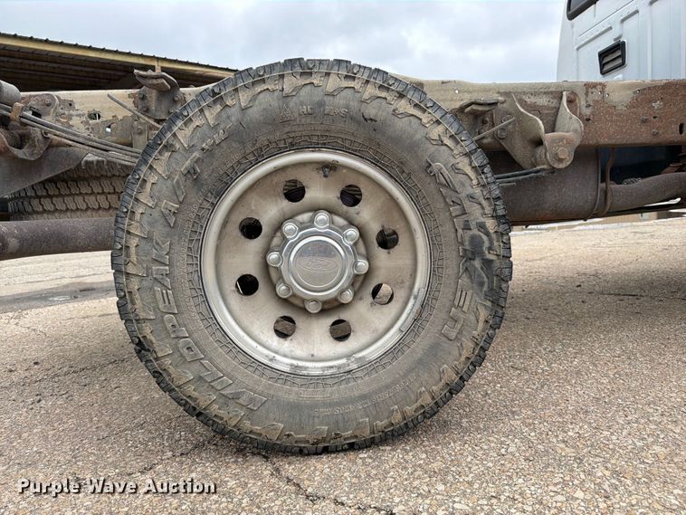 image for item FK3100 1999 Ford F250 Super Duty XLT Ext. Cab truck cab and chassis