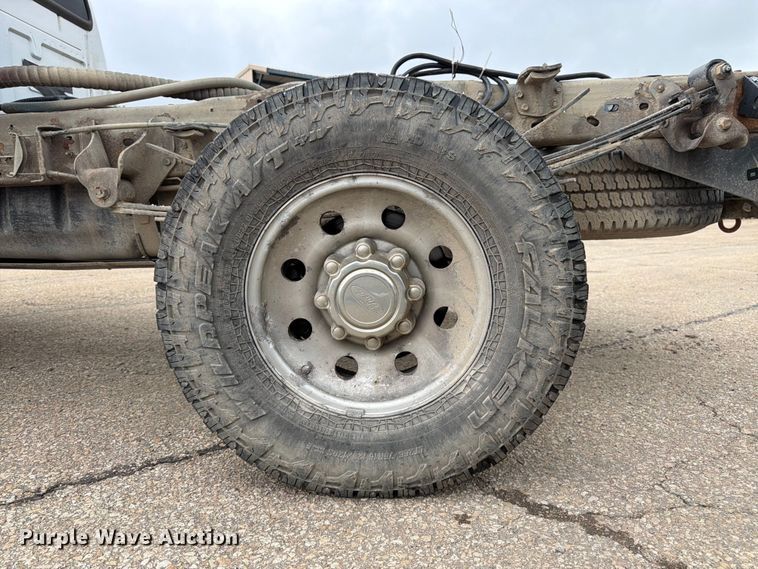 image for item FK3100 1999 Ford F250 Super Duty XLT Ext. Cab truck cab and chassis