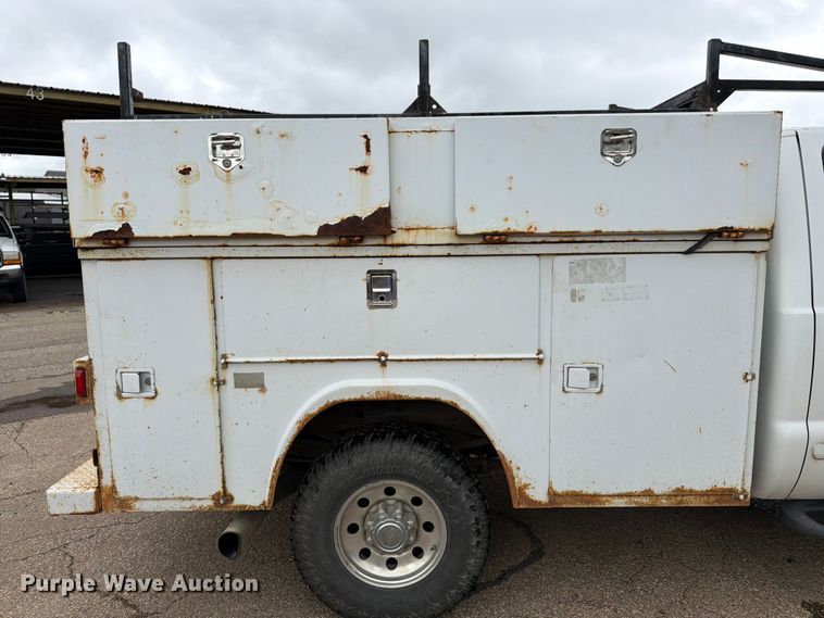 image for item FK3101 2001 Ford F250 Super Duty XL Ext. Cab utility bed pickup truck