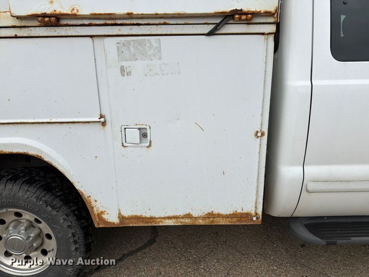 image for item FK3101 2001 Ford F250 Super Duty XL Ext. Cab utility bed pickup truck