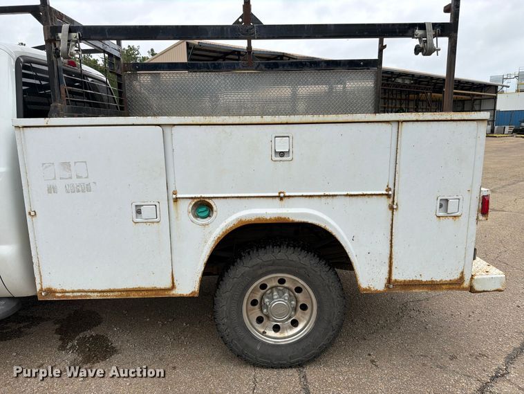 image for item FK3101 2001 Ford F250 Super Duty XL Ext. Cab utility bed pickup truck