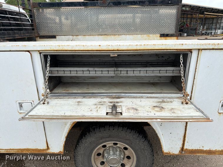 image for item FK3101 2001 Ford F250 Super Duty XL Ext. Cab utility bed pickup truck