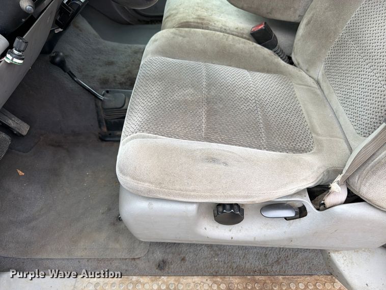 image for item FK3101 2001 Ford F250 Super Duty XL Ext. Cab utility bed pickup truck