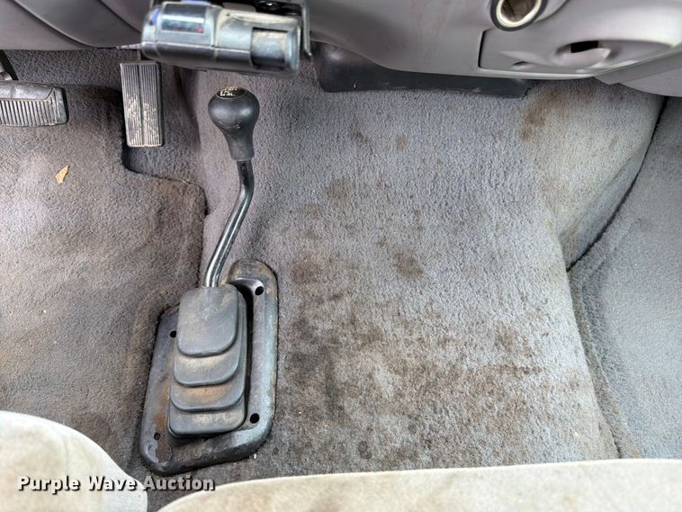 image for item FK3101 2001 Ford F250 Super Duty XL Ext. Cab utility bed pickup truck