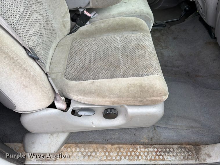 image for item FK3101 2001 Ford F250 Super Duty XL Ext. Cab utility bed pickup truck