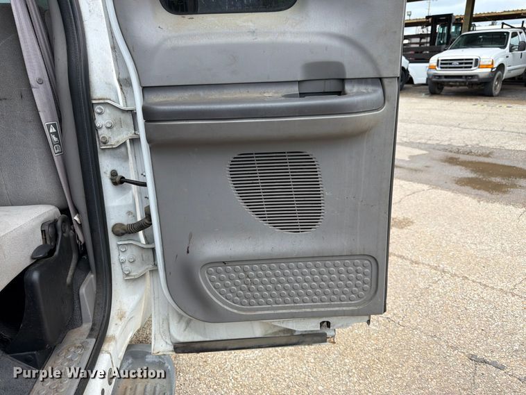 image for item FK3101 2001 Ford F250 Super Duty XL Ext. Cab utility bed pickup truck