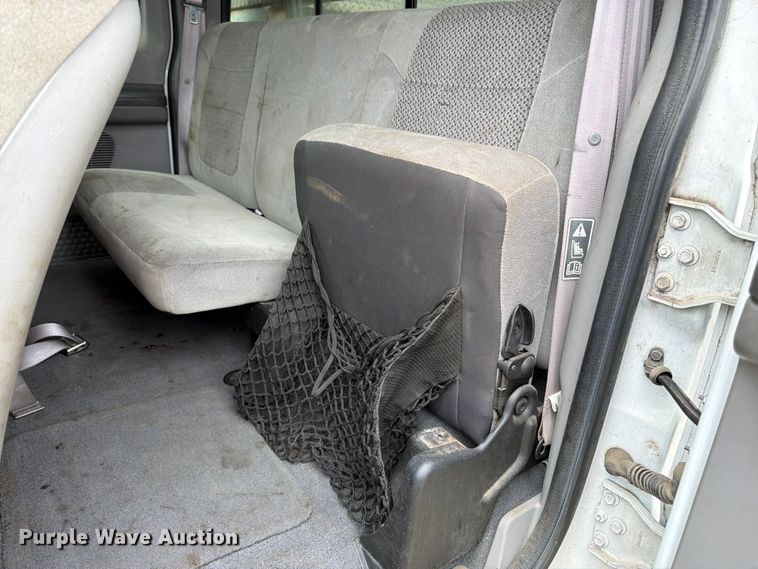 image for item FK3101 2001 Ford F250 Super Duty XL Ext. Cab utility bed pickup truck