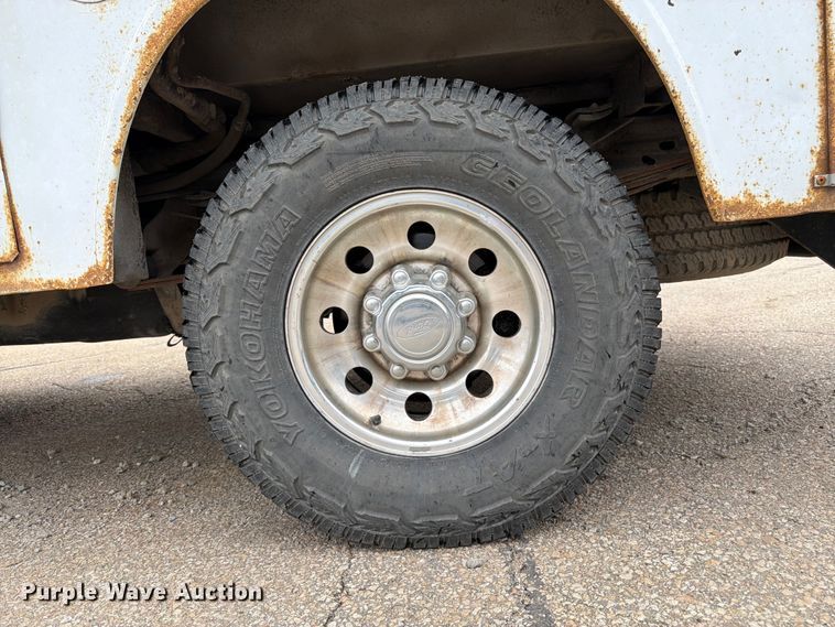 image for item FK3101 2001 Ford F250 Super Duty XL Ext. Cab utility bed pickup truck