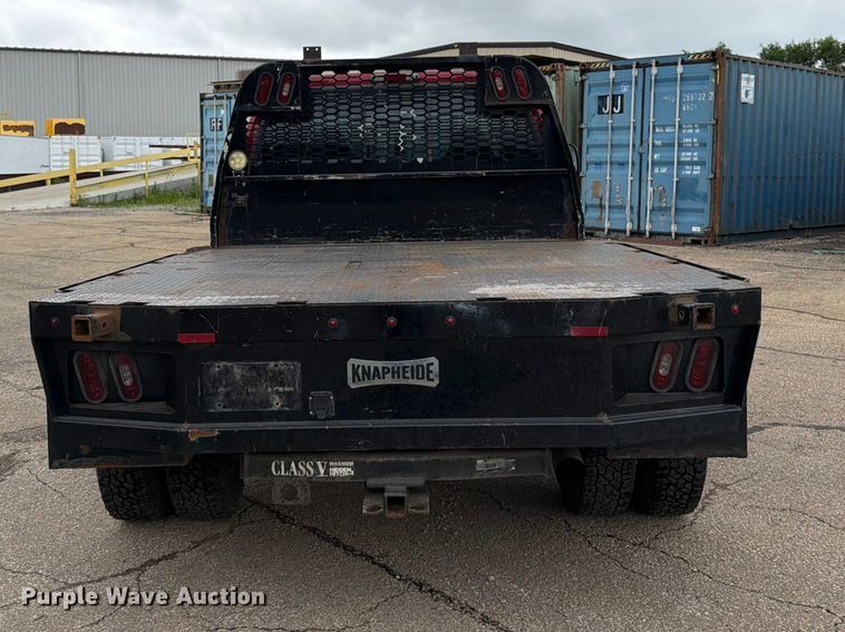 image for item FK3102 2001 Ford F350 Super Duty Crew Cab flatbed pickup truck