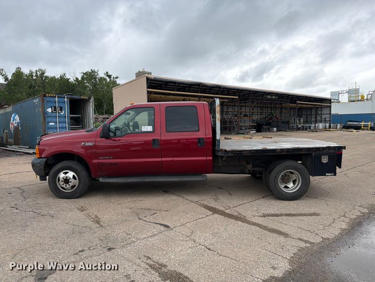 image for item FK3102 2001 Ford F350 Super Duty Crew Cab flatbed pickup truck