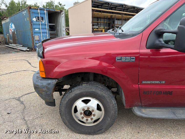 image for item FK3102 2001 Ford F350 Super Duty Crew Cab flatbed pickup truck