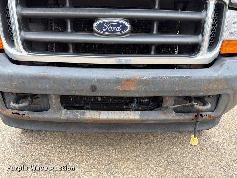 image for item FK3102 2001 Ford F350 Super Duty Crew Cab flatbed pickup truck