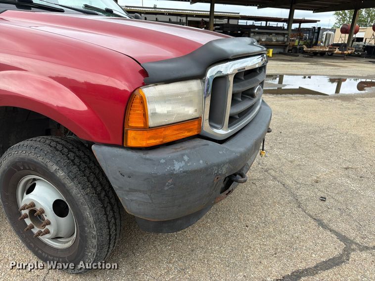 image for item FK3102 2001 Ford F350 Super Duty Crew Cab flatbed pickup truck