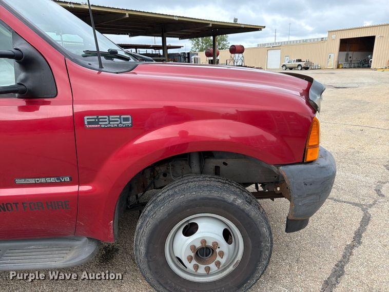 image for item FK3102 2001 Ford F350 Super Duty Crew Cab flatbed pickup truck