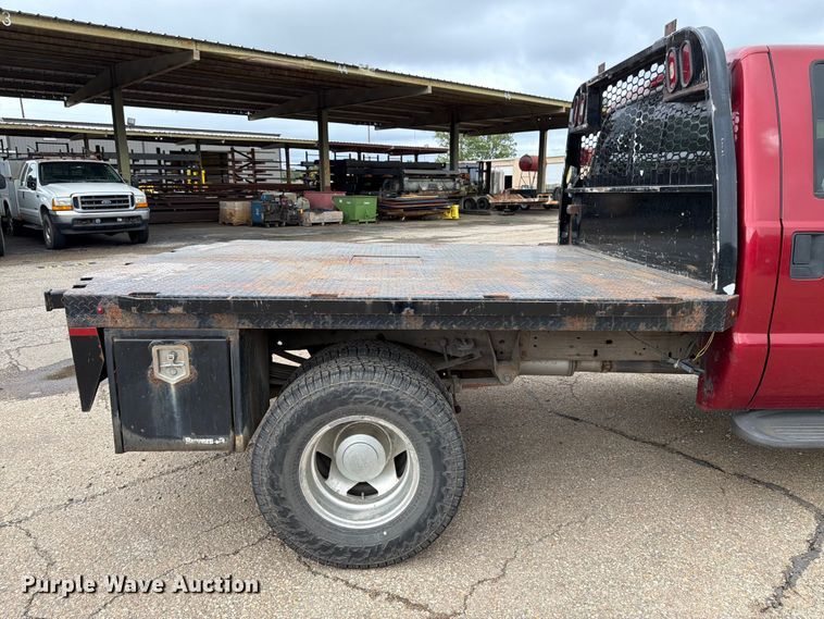 image for item FK3102 2001 Ford F350 Super Duty Crew Cab flatbed pickup truck