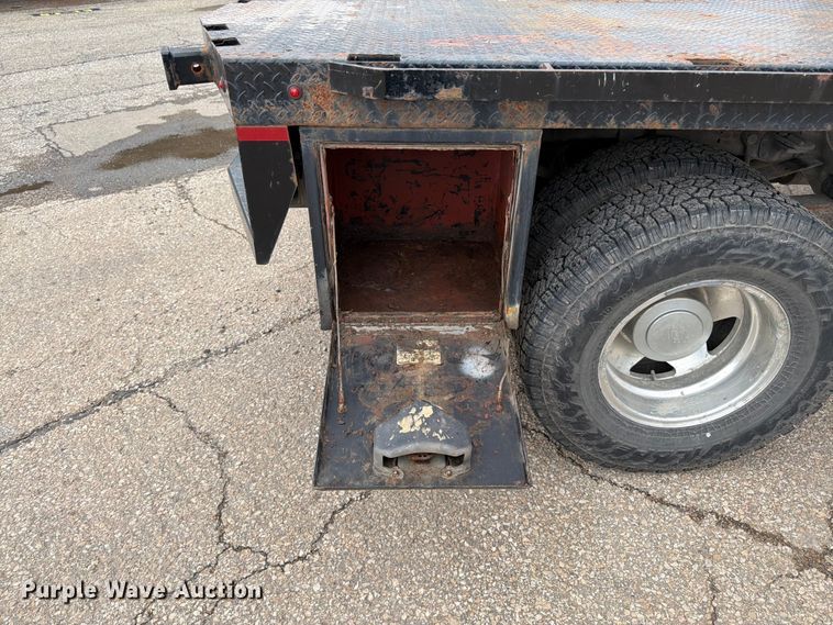 image for item FK3102 2001 Ford F350 Super Duty Crew Cab flatbed pickup truck