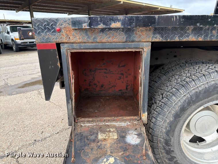 image for item FK3102 2001 Ford F350 Super Duty Crew Cab flatbed pickup truck