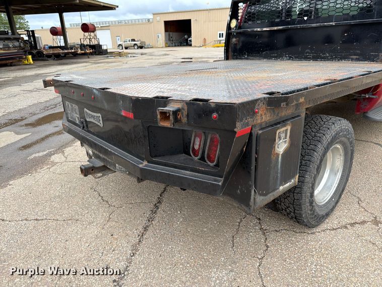 image for item FK3102 2001 Ford F350 Super Duty Crew Cab flatbed pickup truck