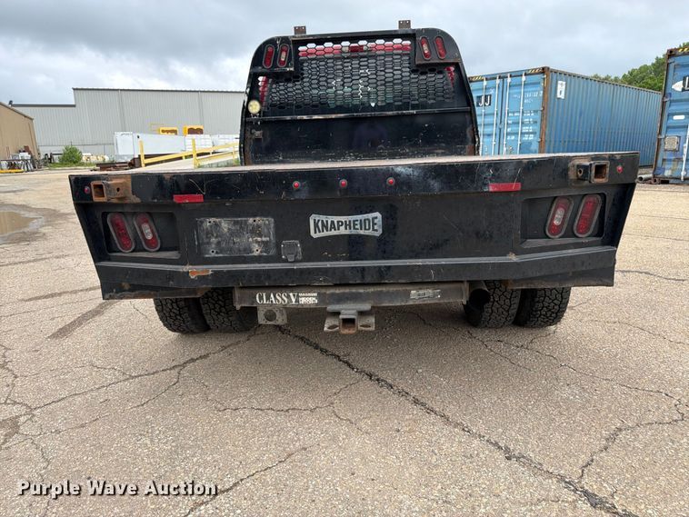 image for item FK3102 2001 Ford F350 Super Duty Crew Cab flatbed pickup truck