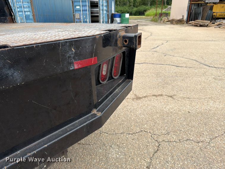 image for item FK3102 2001 Ford F350 Super Duty Crew Cab flatbed pickup truck