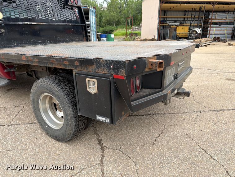 image for item FK3102 2001 Ford F350 Super Duty Crew Cab flatbed pickup truck