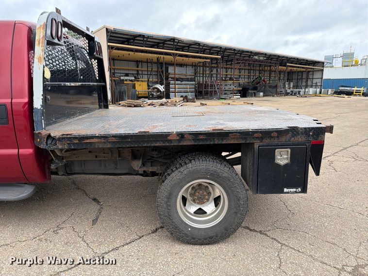 image for item FK3102 2001 Ford F350 Super Duty Crew Cab flatbed pickup truck
