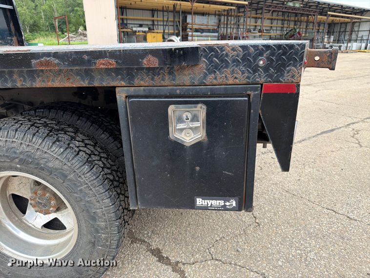 image for item FK3102 2001 Ford F350 Super Duty Crew Cab flatbed pickup truck