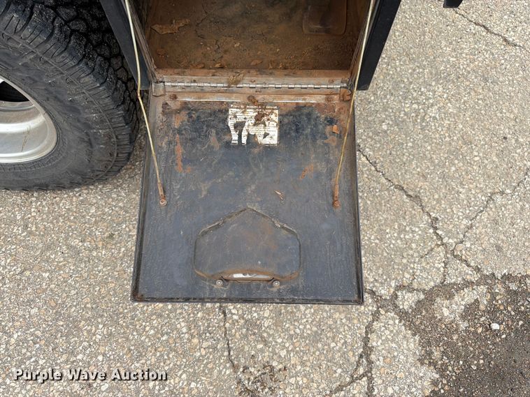 image for item FK3102 2001 Ford F350 Super Duty Crew Cab flatbed pickup truck