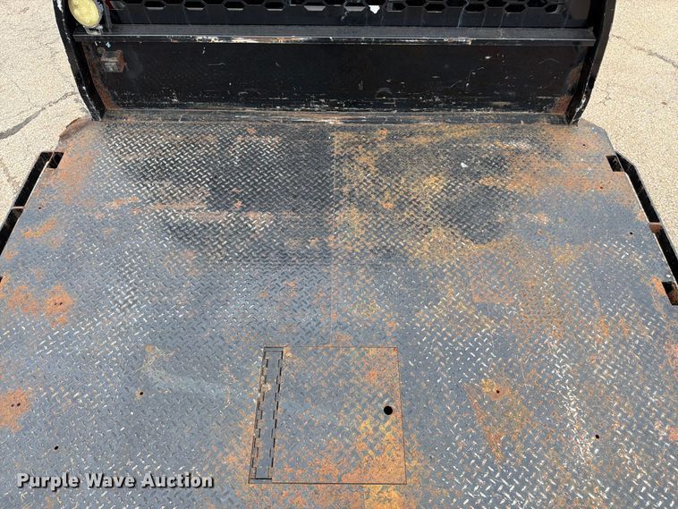 image for item FK3102 2001 Ford F350 Super Duty Crew Cab flatbed pickup truck