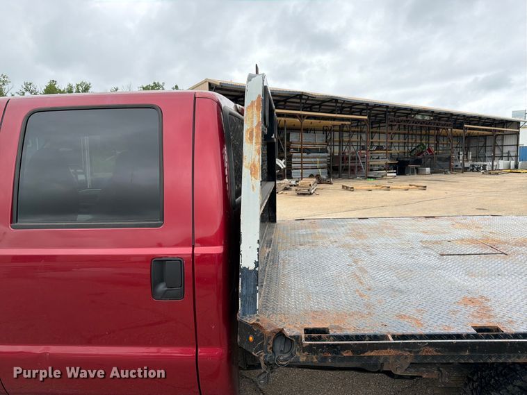 image for item FK3102 2001 Ford F350 Super Duty Crew Cab flatbed pickup truck