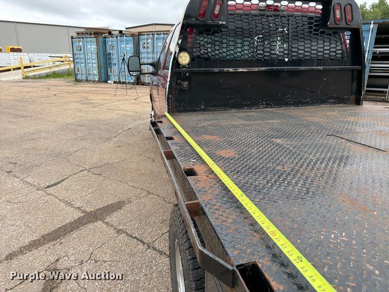 image for item FK3102 2001 Ford F350 Super Duty Crew Cab flatbed pickup truck