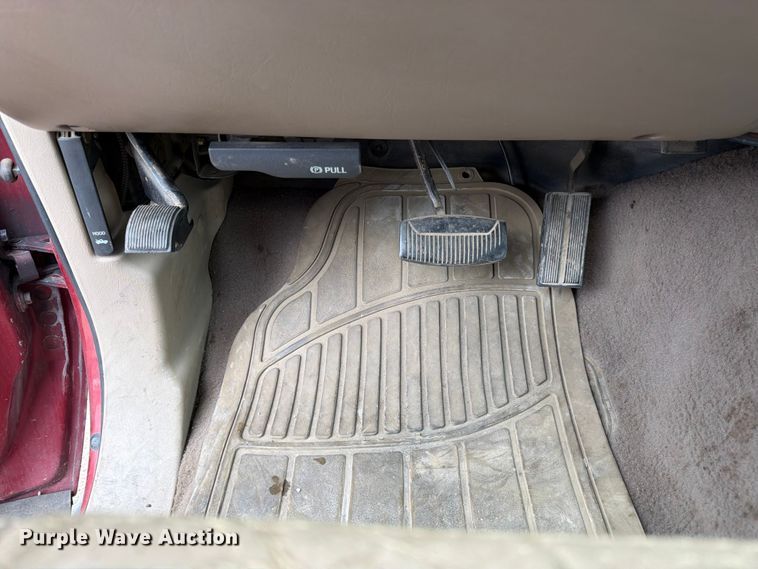 image for item FK3102 2001 Ford F350 Super Duty Crew Cab flatbed pickup truck