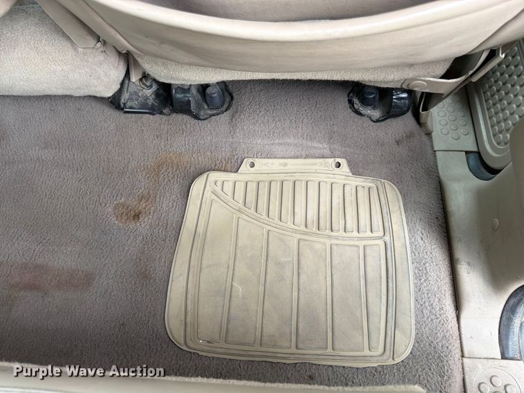 image for item FK3102 2001 Ford F350 Super Duty Crew Cab flatbed pickup truck