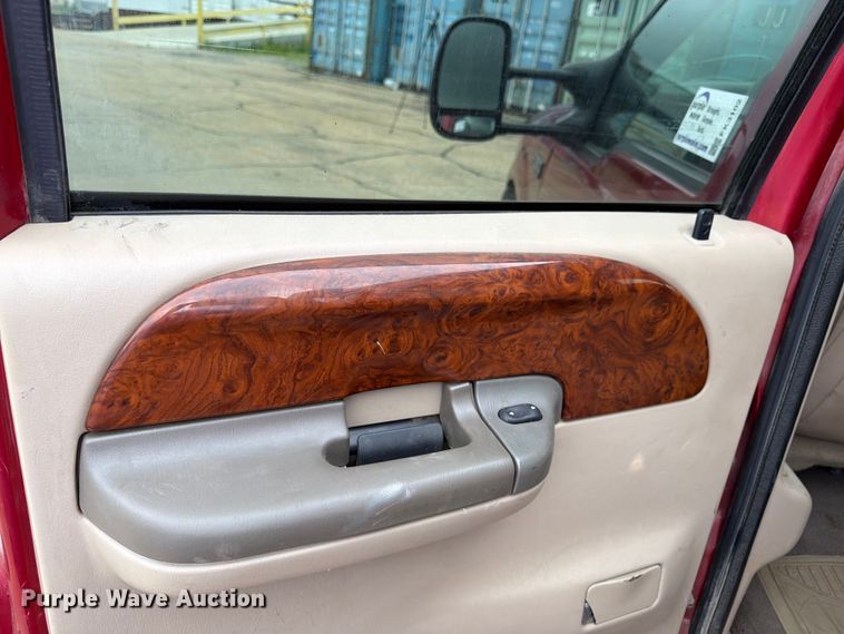 image for item FK3102 2001 Ford F350 Super Duty Crew Cab flatbed pickup truck